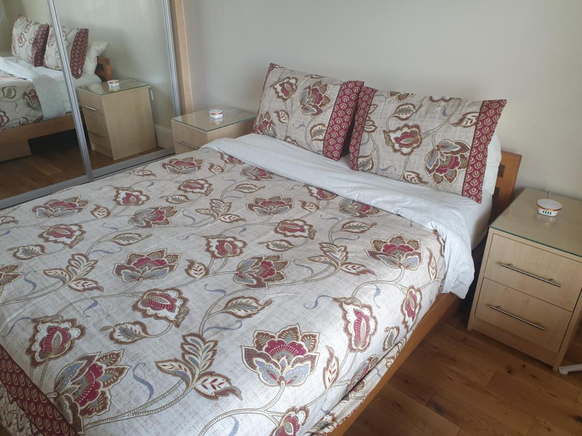 London Luxury 2 Bedroom Flat 5Min Walk From Overground, With Free Wifi, Free Parking-Sleeps X6 อิลฟอร์ด ภายนอก รูปภาพ