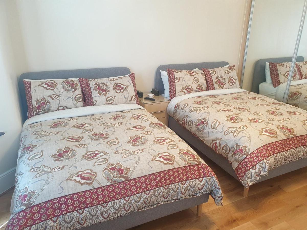 London Luxury 2 Bedroom Flat 5Min Walk From Overground, With Free Wifi, Free Parking-Sleeps X6 อิลฟอร์ด ภายนอก รูปภาพ