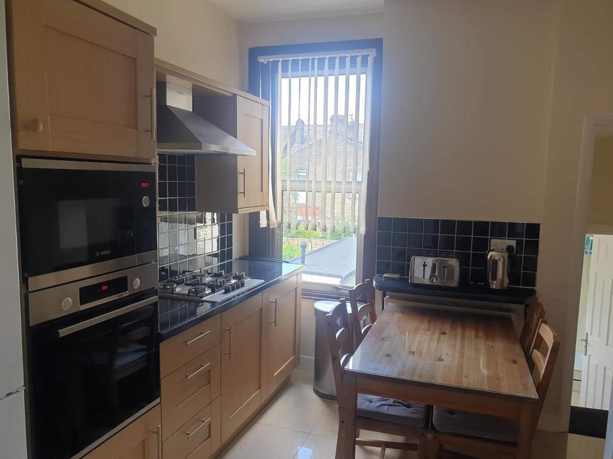 London Luxury 2 Bedroom Flat 5Min Walk From Overground, With Free Wifi, Free Parking-Sleeps X6 อิลฟอร์ด ภายนอก รูปภาพ