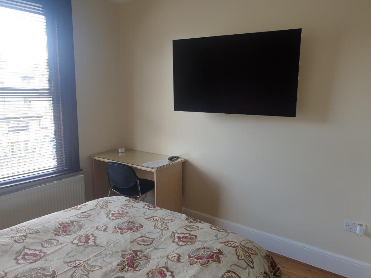London Luxury 2 Bedroom Flat 5Min Walk From Overground, With Free Wifi, Free Parking-Sleeps X6 อิลฟอร์ด ภายนอก รูปภาพ